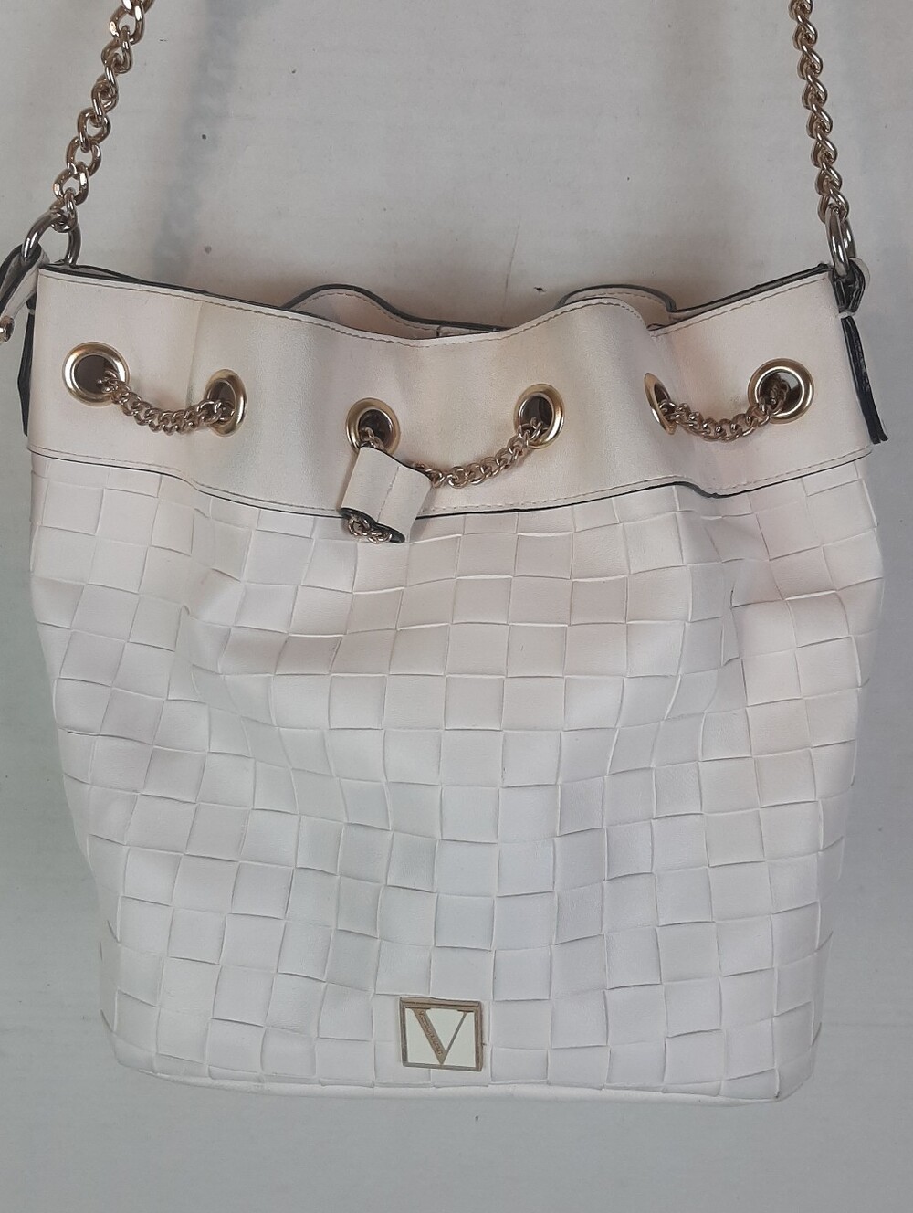 Victoria's Secret White Woven Bucket Style Purse With Gold Tone Chain Accent